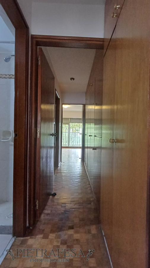 Apartamento ID.12318 - Apartamento en alquiler, 4dormitorios, 3baños, terraza, garaje. Pocitos.
