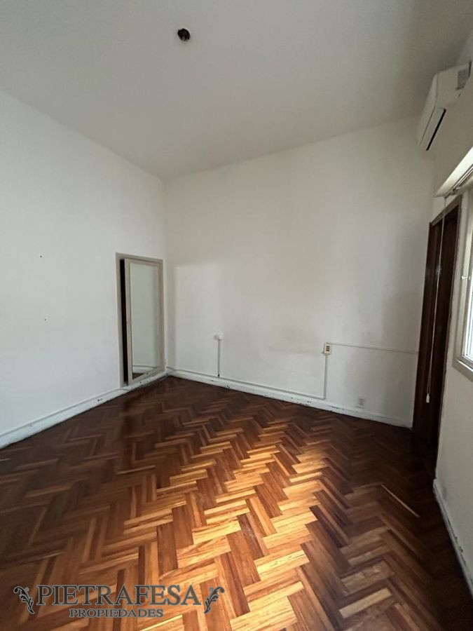 Apartamento ID.6908 - Apto tipo casa en venta con renta, 2 dormitorios, 2 baños, patio y cochera- General Flores- Brazo Oriental