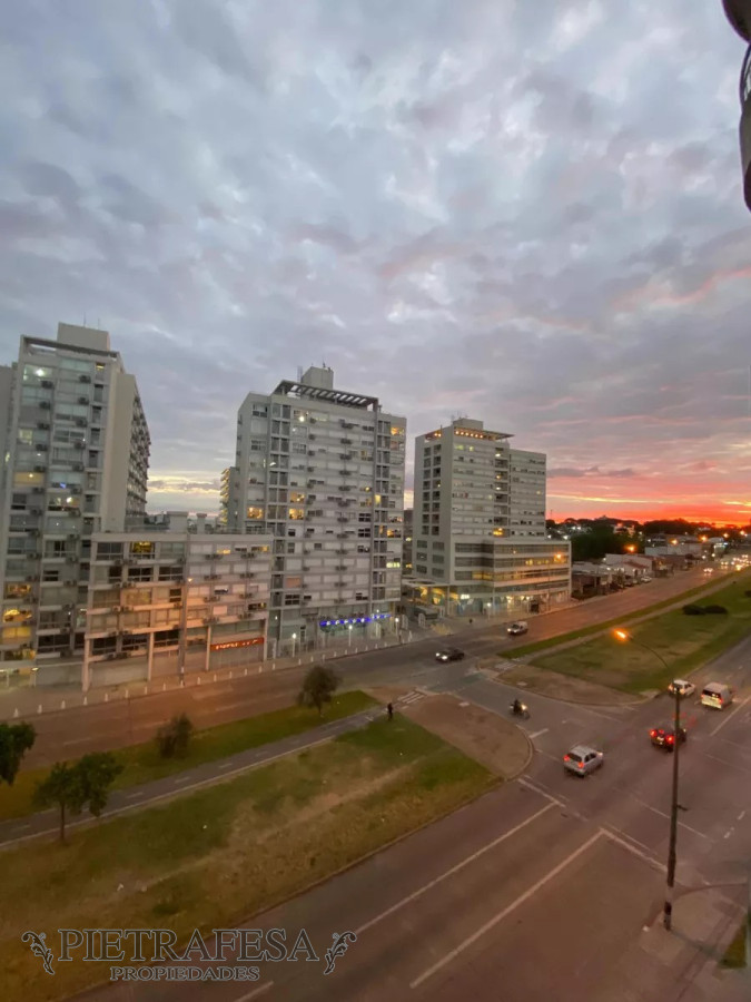 Apartamento ID.10782 - Apto en venta 2 dormitorios, 1 baño y balcón-Malvin 