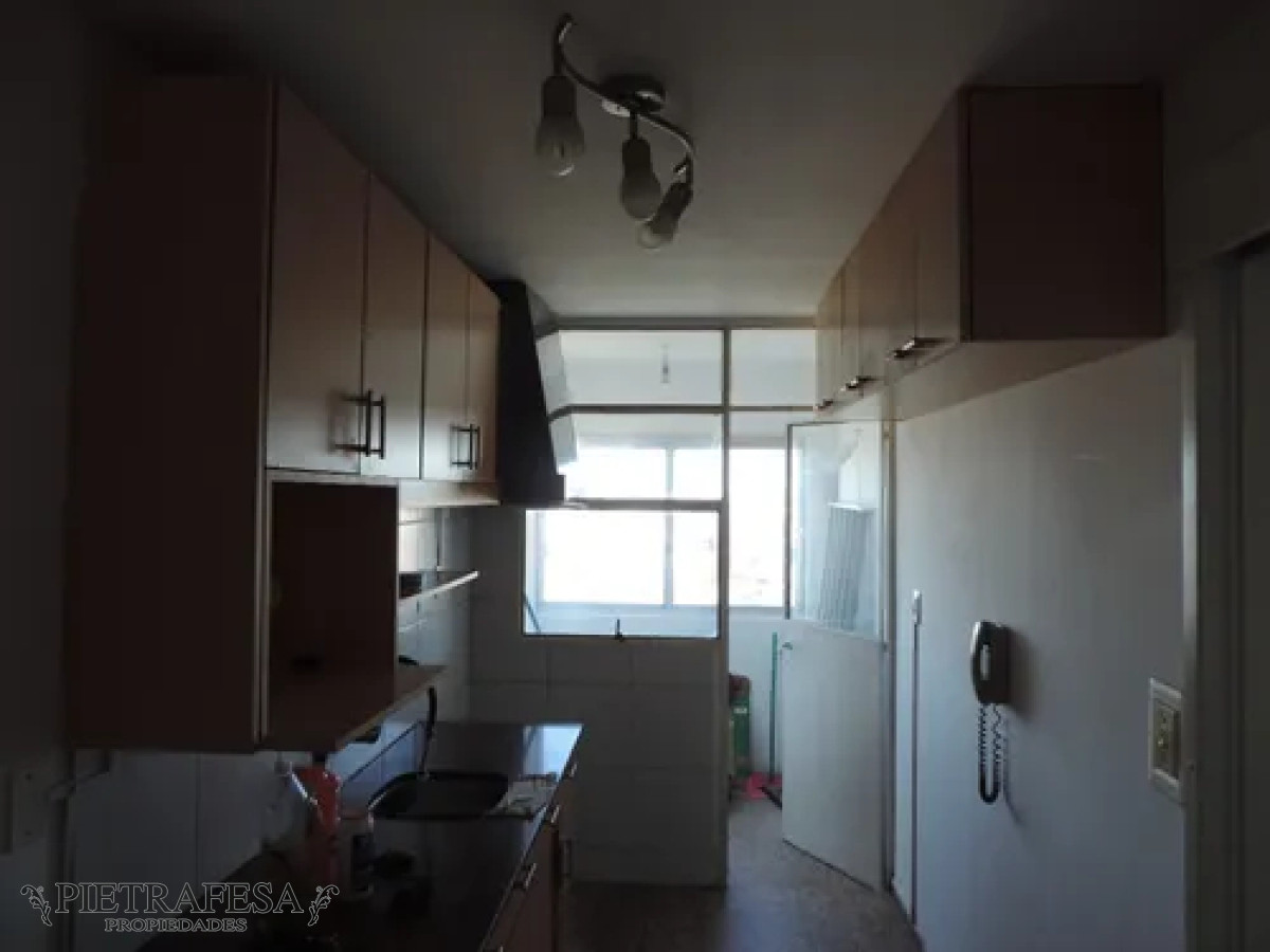 Apartamento ID.13724 - Apartamento en alquiler, 3dormitorios, 1baño, terraza lavadero. Punta Carretas.