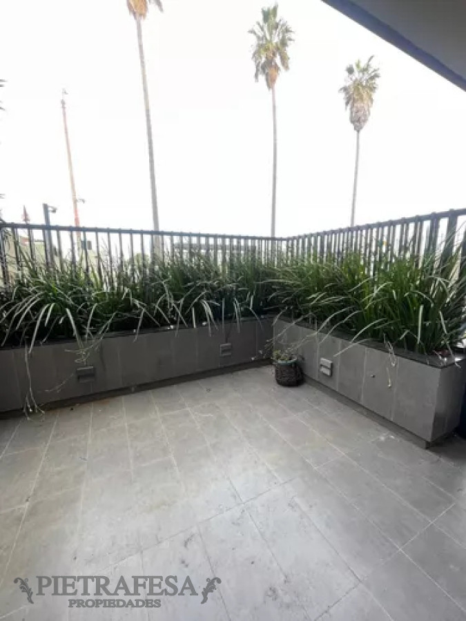Apartamento ID.13205 - Apartamento en alquiler, monoambiente, 1baño, patio. Malvin.