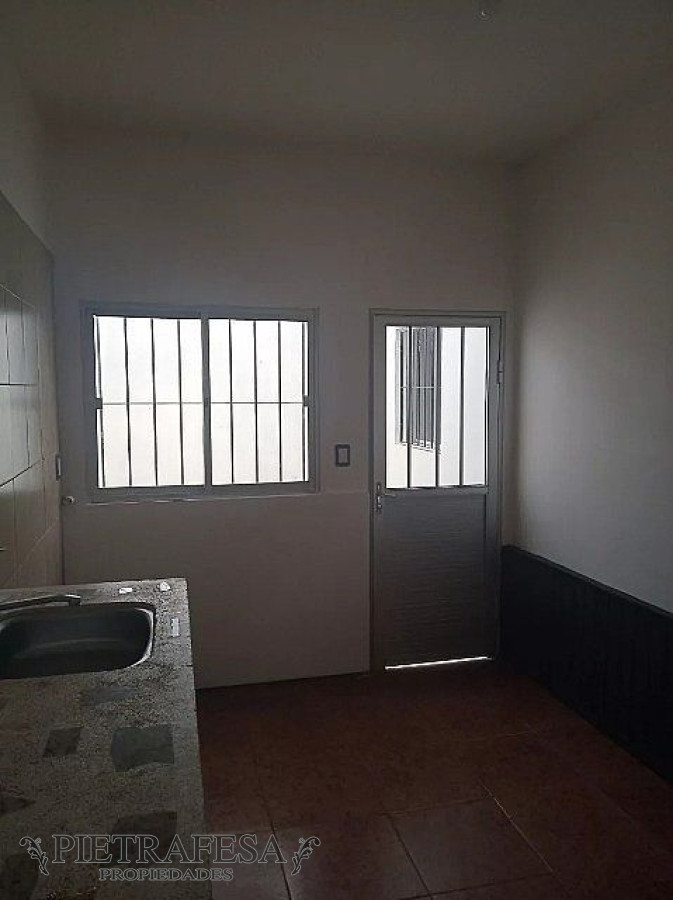 Apartamento ID.552 - Apartamento en venta con renta 2 dormitorios , 1 baño, patio - Cno. Corrales - Villa Española 