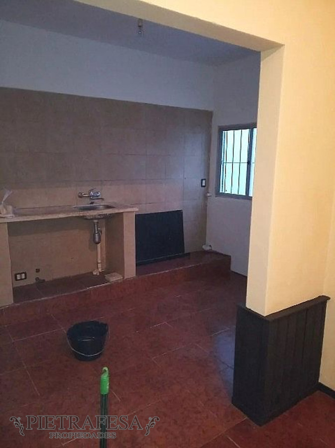 Apartamento ID.552 - Apartamento en venta con renta 2 dormitorios , 1 baño, patio - Cno. Corrales - Villa Española 