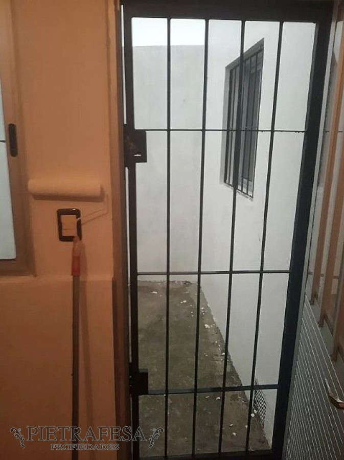 Apartamento ID.552 - Apartamento en venta con renta 2 dormitorios , 1 baño, patio - Cno. Corrales - Villa Española 