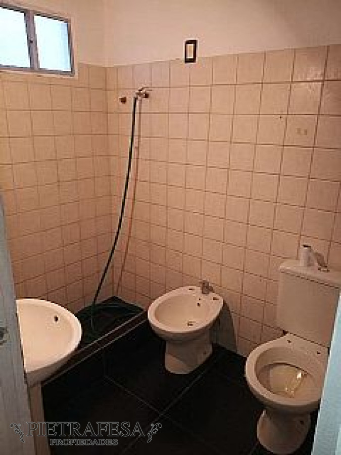 Apartamento ID.552 - Apartamento en venta con renta 2 dormitorios , 1 baño, patio - Cno. Corrales - Villa Española 