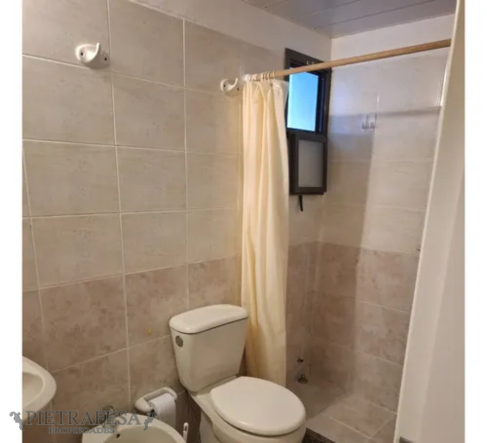 Apartamento ID.13805 - Apartamento en alquiler, 2dormitorios, 1baño, balcón. Cordón.