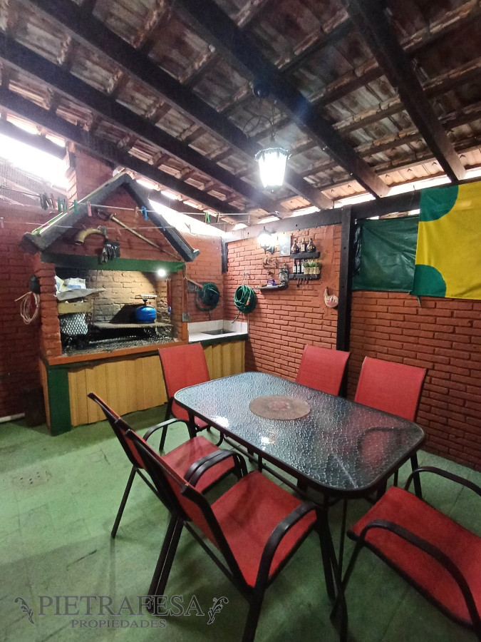 Apartamento ID.6036 - Apartamento tipo dúplex en venta 3 dormitorios, 1 baño y patio con parrillero-Alberto Zum Felde-Malvin Norte 