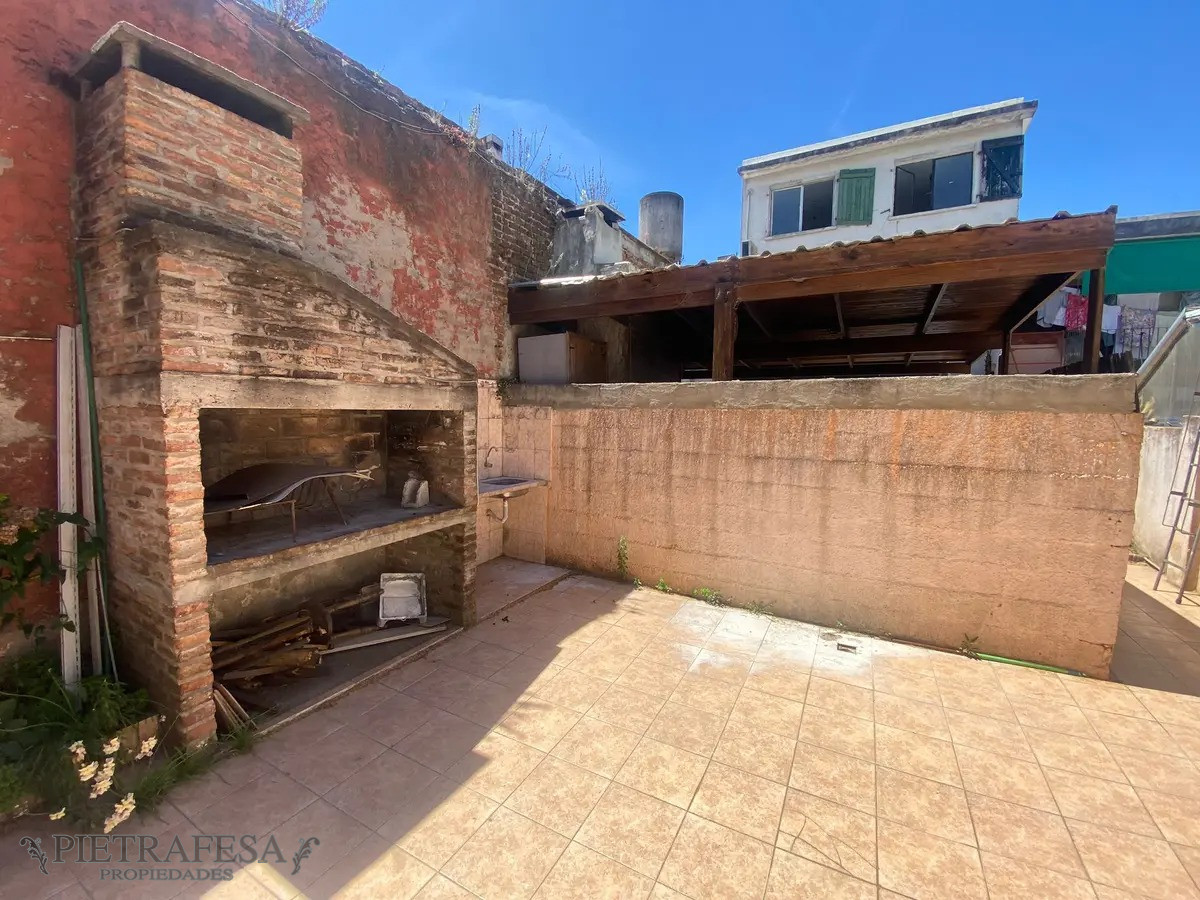 Apartamento ID.7373 - Apartamento en venta con renta  4 dormitorios, 2 baños y patio- Magallanes-Cordón