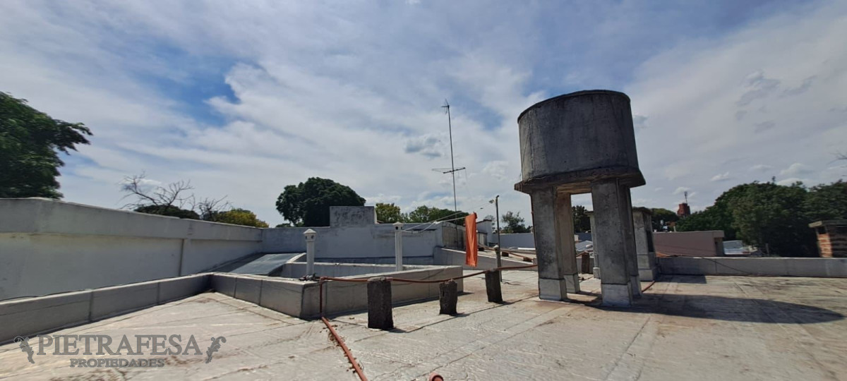 Apartamento ID.8861 - Ph en venta con renta, 2 dormitorios, 1 baño y patio-Buceo