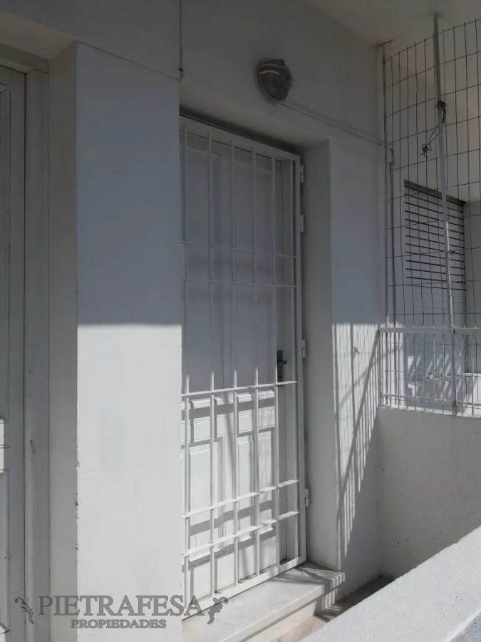 Apartamento ID.8877 - Apto con renta en venta 2 dormitorios y balcón-Hipólito Mordellie