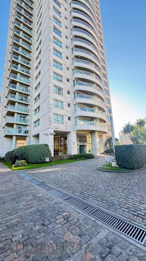 Apartamento ID.13820 - Hermoso apartamento amueblado en alquiler, 3 dormitorios, 2 baños, terraza, garaje. Pocitos.