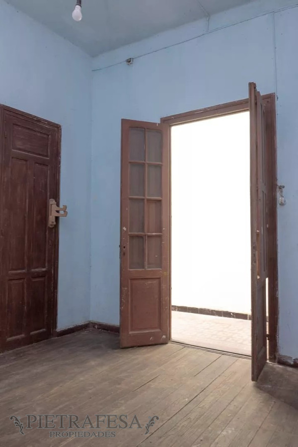 Apartamento ID.8011 - Apartamento a reciclar en venta, 3 dormitorios, 1 baño y azotea-Vilardebó-Reducto