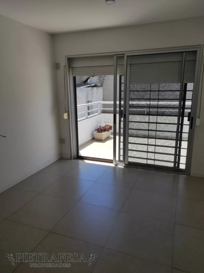 Apartamento ID.8156 - Apartamento en venta con renta, 1 dormitorio, 1 baño y terraza-Av. Gral. Rivera -Malvin, 