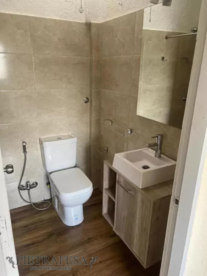 Apartamento ID.8271 - Apartamento en alquiler, 1 dormitorio, 1 baño, patio, Av Carlos María Ramírez, Belvedere.