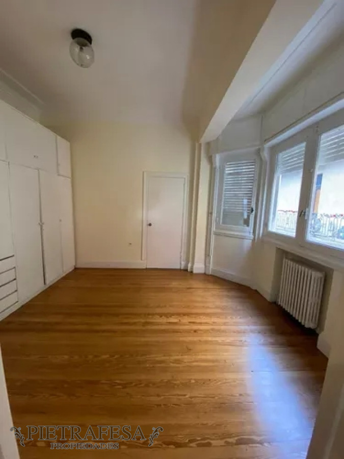 Apartamento ID.9297 - Apartamento en alquiler, 3dorm, 2 baños. Ciudad Vieja.