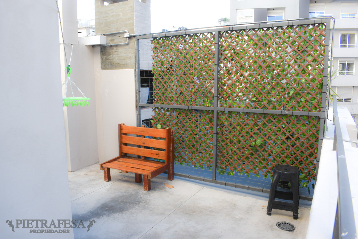 Apartamento ID.13719 - Dúplex en venta con renta, 2 dorm, 1 baño, terraza-Tres Cruces 