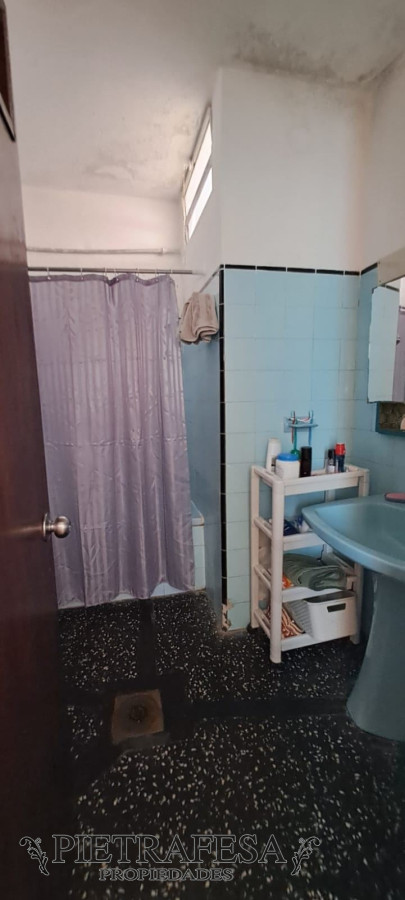 Apartamento ID.8861 - Ph en venta con renta, 2 dormitorios, 1 baño y patio-Buceo