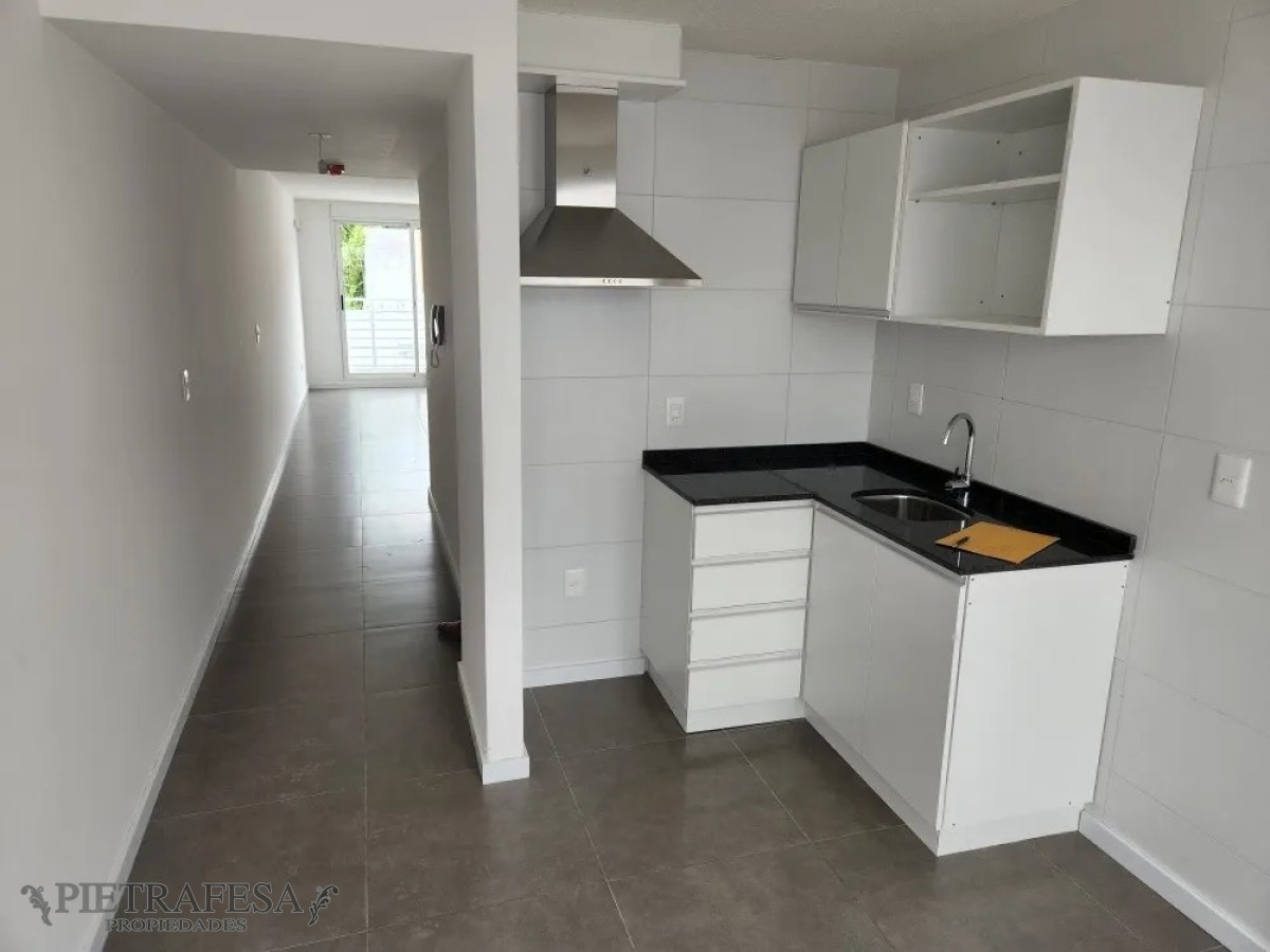 Apartamento ID.5441 - Monoambiente en venta con RENTA , terraza y patio- Av Rivera- Malvin