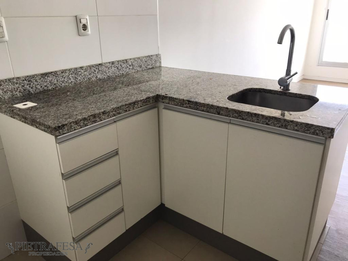 Apartamento ID.4848 - Apartamento en venta con renta 2 dormitorios, 1 baño, balcón y garaje - Canelones, Cordón.