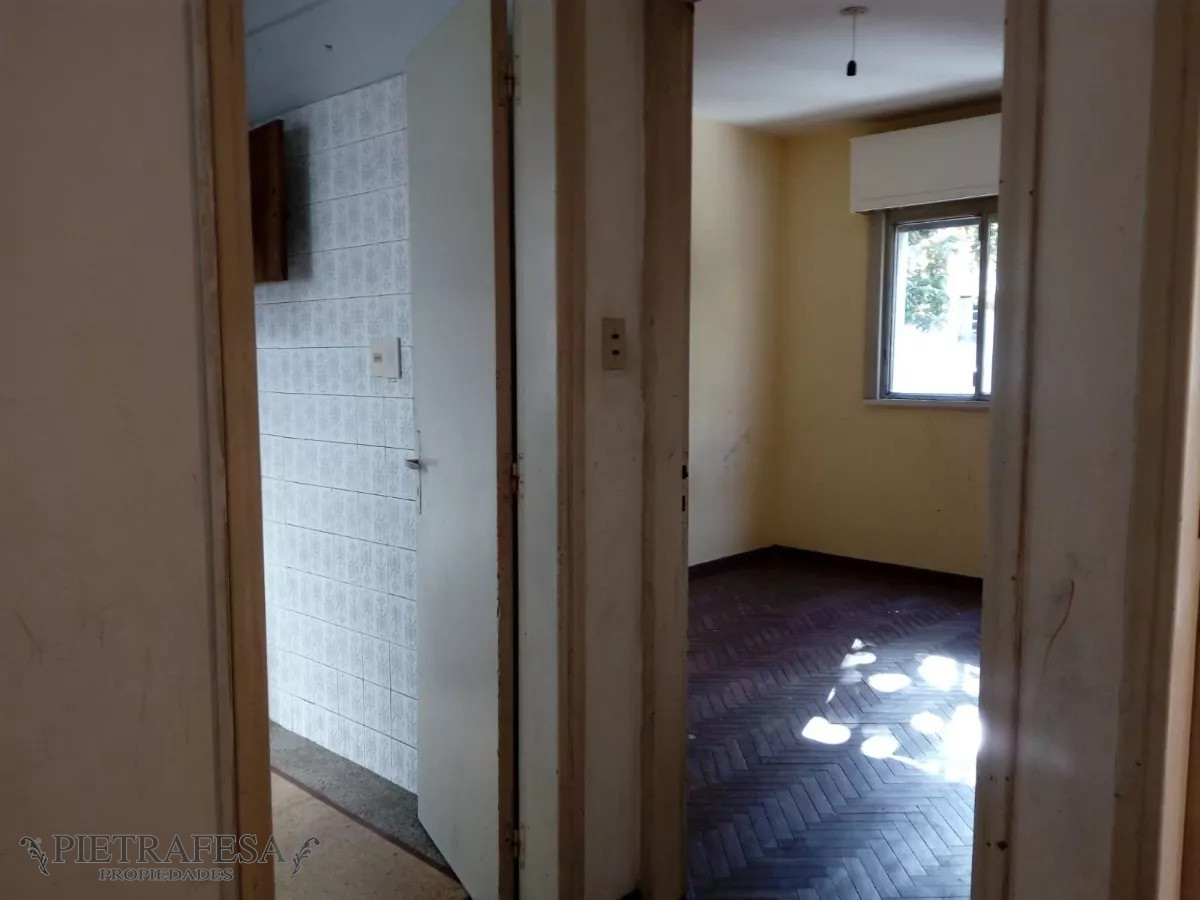 Apartamento ID.7998 - Apartamento en venta 2 dormitorios, 1 baño y balcón-José L. Terra-Goes