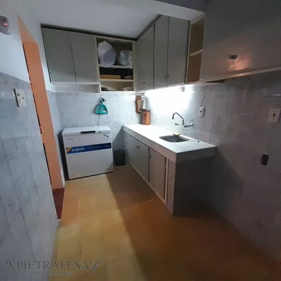Apartamento ID.12043 - Apartamento en alquiler, 2dormitorios, 1baño, patio. Malvin Norte.
