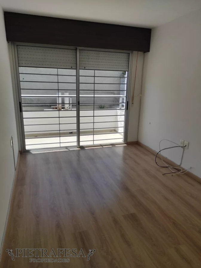 Apartamento ID.8156 - Apartamento en venta con renta, 1 dormitorio, 1 baño y terraza-Av. Gral. Rivera -Malvin, 