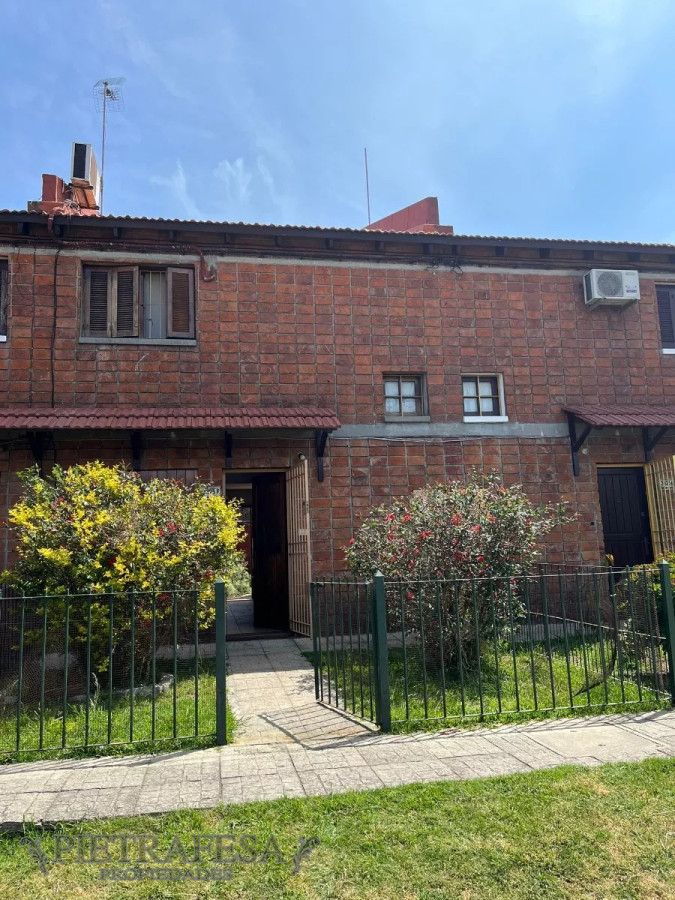 Apartamento ID.8181 - Duplex en venta 3 dormitorios, 1 baño y patio con parrillero- Ricardo Palma - Flor de Maroñas