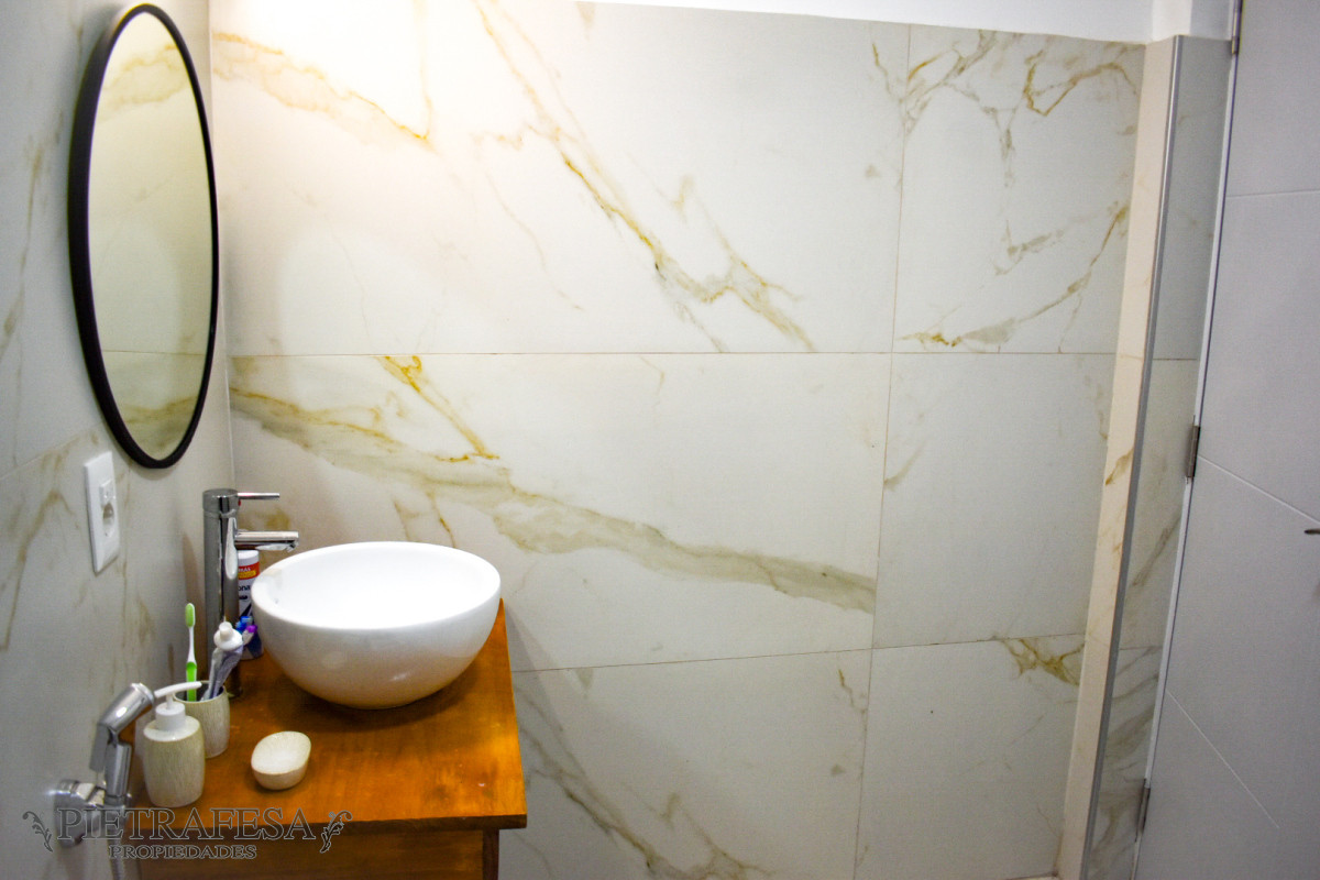 Apartamento ID.13719 - Dúplex en venta con renta, 2 dorm, 1 baño, terraza-Tres Cruces 