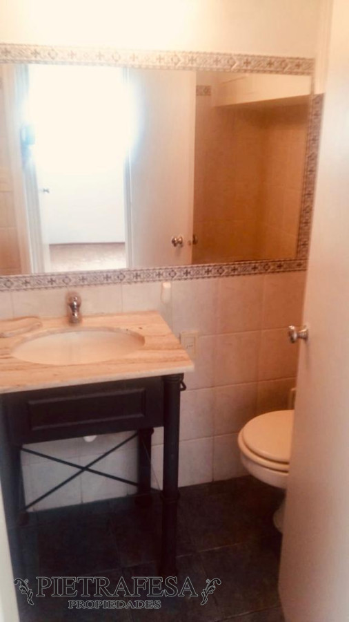 Apartamento ID.6148 - Apartamento en venta con renta, 3 dormitorios, 1 baño, garaje, Pocitos.