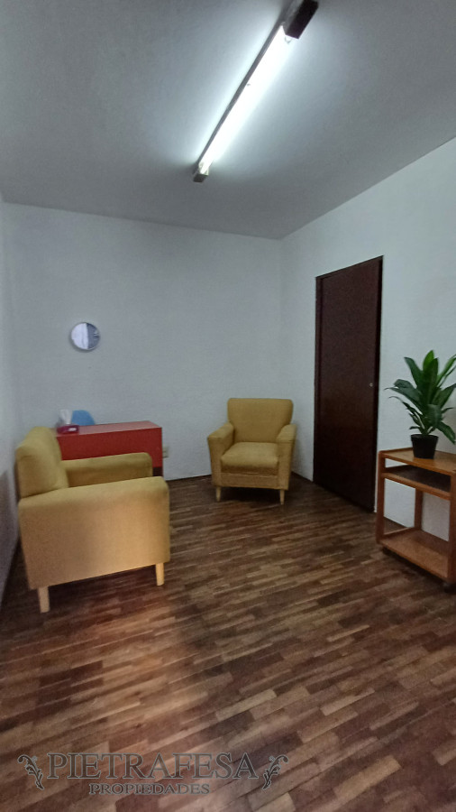 Apartamento ID.10843 - Oficina en alquiler, 2 baños. Cordón. 