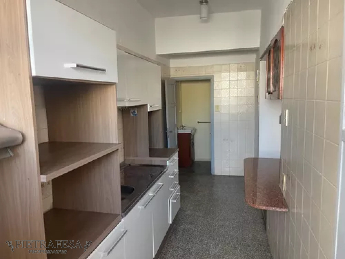 Apartamento ID.12085 - Apartamento en alquiler, 2dorm, 2baños, balcón, patio. Malvin.