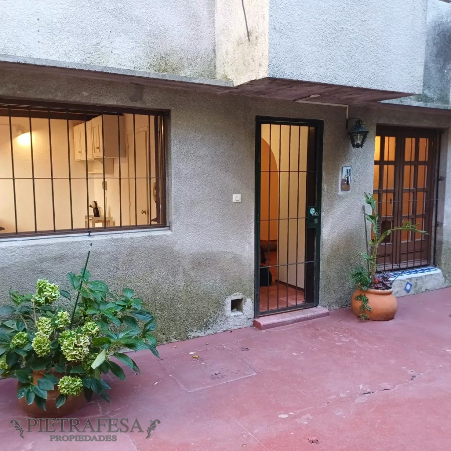 Apartamento ID.9413 - Apto en venta 2 dormitorios, 1 baño, patio-Barrio Sur