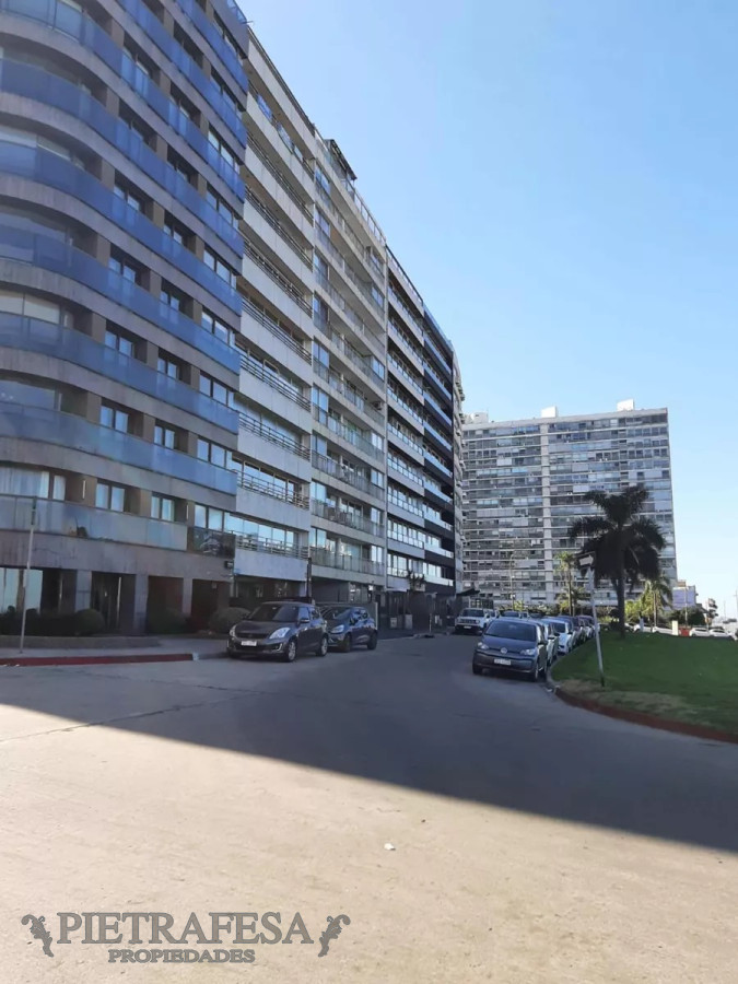 Apartamento ID.7176 - Apartamento en venta, nuda propiedad, 2 dormitorios, 3 baños y garaje-Juan De León -Buceo