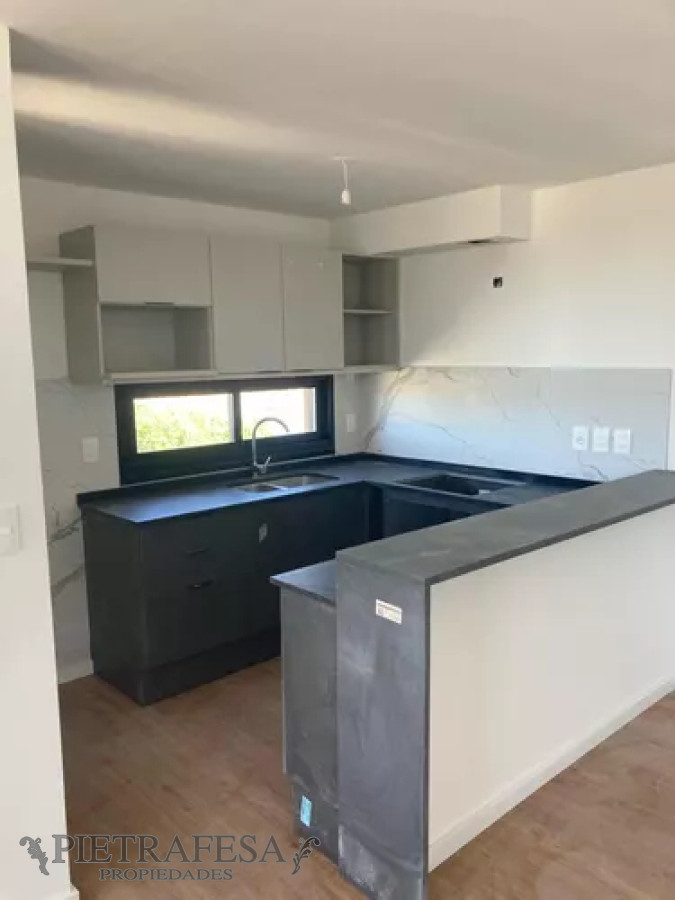 Apartamento ID.11881 - Apartamento en alquiler, 2dorm, 1 baño, terraza con parrillero, cochera. Parque Miramar.