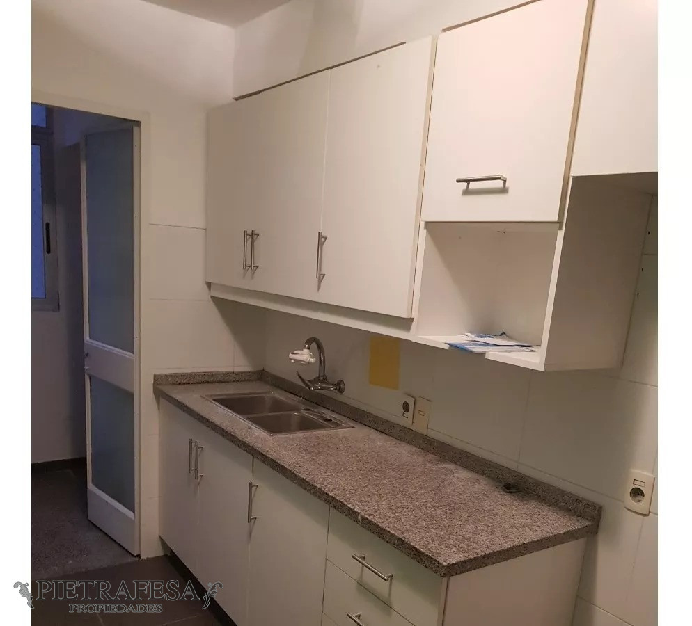 Apartamento ID.5827 - Apartamento con renta en venta 3 dormitorios, 2 baños, garaje y terraza-21 De Setiembre-Punta Carretas