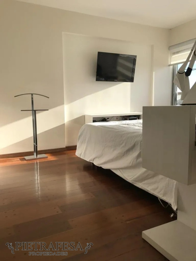 Apartamento ID.4915 - Penthouse en venta 3 dormitorios, 6 baños, terraza y garaje- Rbla. Armenia- Puerto Buceo