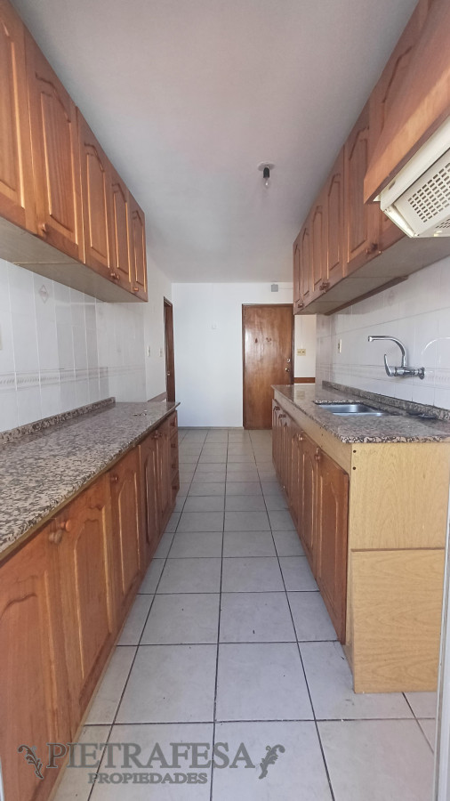 Apartamento ID.12318 - Apartamento en alquiler, 4dormitorios, 3baños, terraza, garaje. Pocitos.