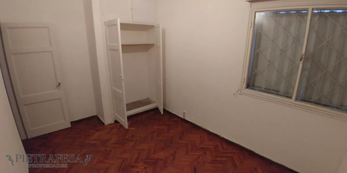 Apartamento ID.8410 - Apartamento en venta 2 dormitorios, 1 baño y patio- Piedras-Ciudad Vieja
