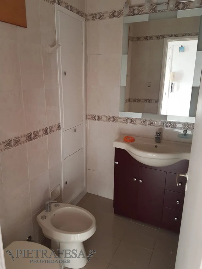 Apartamento ID.5178 - Apartamento en alquiler, 1 dormitorio, 1 baño, balcón, Amoblado., Julio Herrera y Obes, Centro.