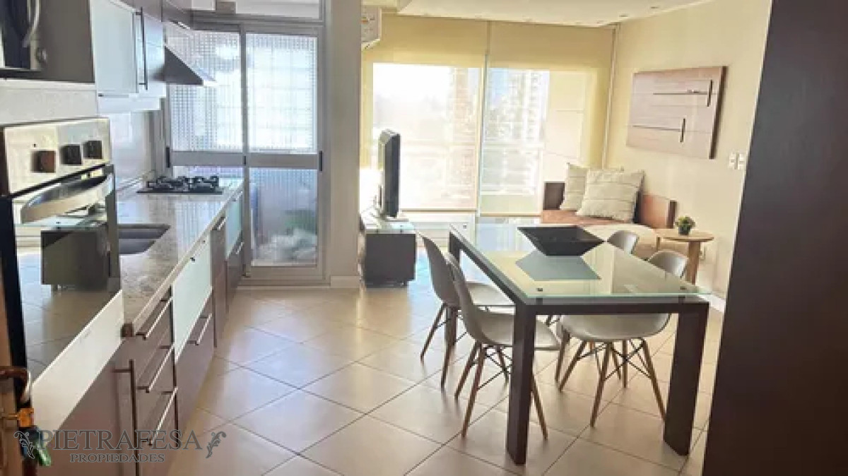 Apartamento ID.13820 - Hermoso apartamento amueblado en alquiler, 3 dormitorios, 2 baños, terraza, garaje. Pocitos.