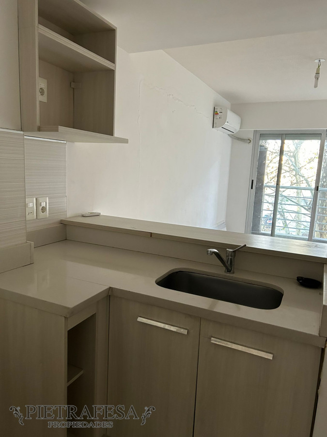 Apartamento ID.6701 - Apartamento en venta con renta 1 dormitorio, 1 baño y balcón- Soriano-Cordón 