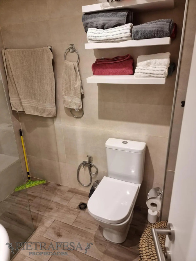 Apartamento ID.8124 - Apartamento en venta 2 dormitorios, 1 baño, terraza y patio-Av. Brasil-Pocitos