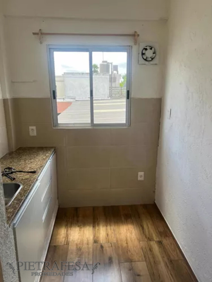 Apartamento ID.8271 - Apartamento en alquiler, 1 dormitorio, 1 baño, patio, Av Carlos María Ramírez, Belvedere.