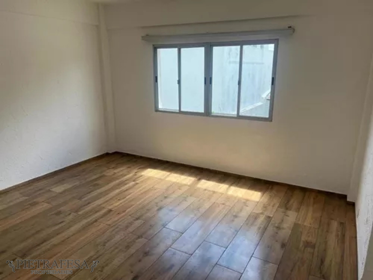 Apartamento ID.8271 - Apartamento en alquiler, 1 dormitorio, 1 baño, patio, Av Carlos María Ramírez, Belvedere.
