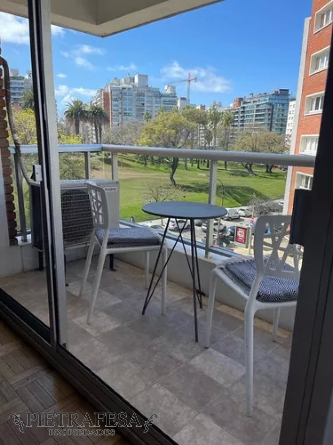 Apartamento ID.11205 - Apartamento en alquiler, monoambiente, 1baño, terraza. Punta Carretas.