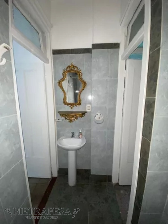 Apartamento ID.9297 - Apartamento en alquiler, 3dorm, 2 baños. Ciudad Vieja.