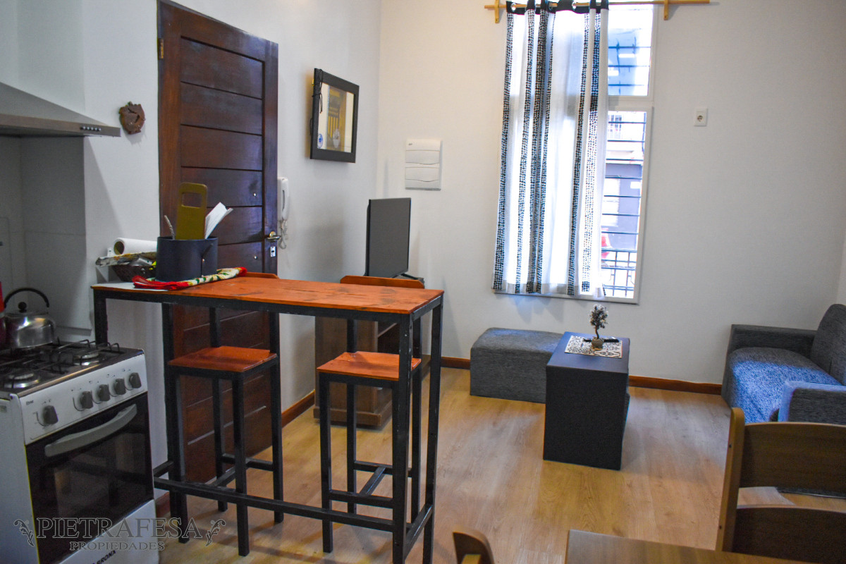 Apartamento ID.13719 - Dúplex en venta con renta, 2 dorm, 1 baño, terraza-Tres Cruces 