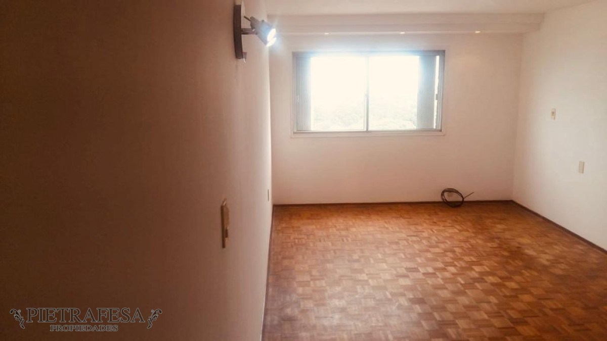 Apartamento ID.6148 - Apartamento en venta con renta, 3 dormitorios, 1 baño, garaje, Pocitos.