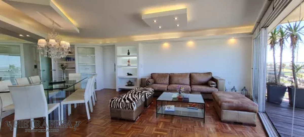 Apartamento ID.12424 - Apartamento en alquiler, 4dormitorios, 3baños, terraza, cochera, amueblado. Punta Carretas.