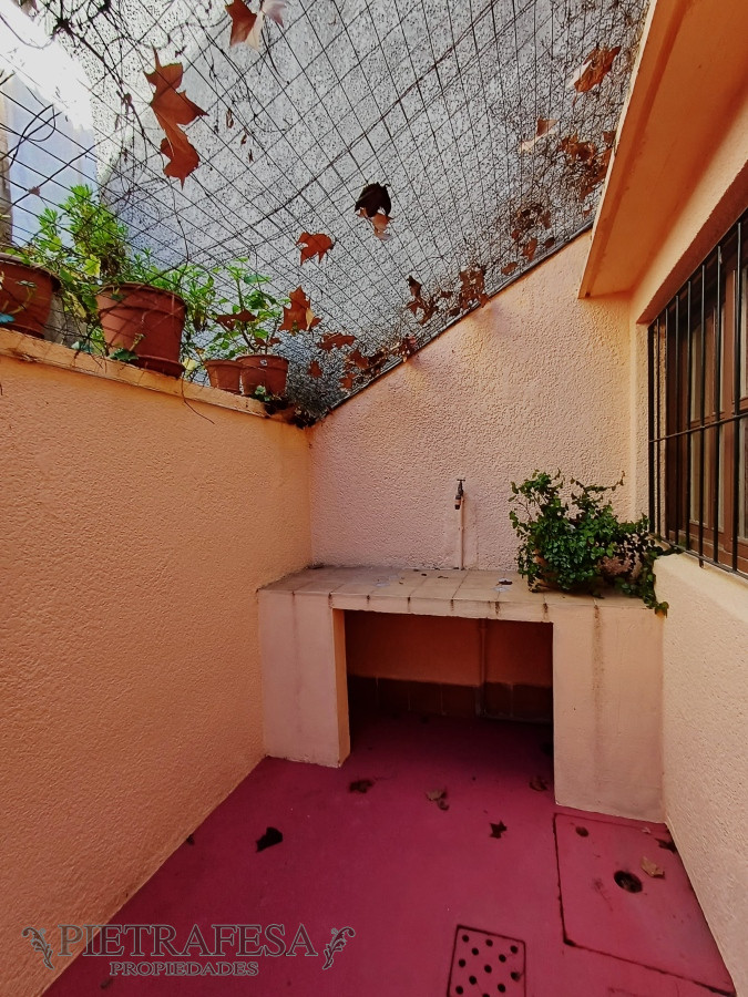 Apartamento ID.9413 - Apto en venta 2 dormitorios, 1 baño, patio-Barrio Sur